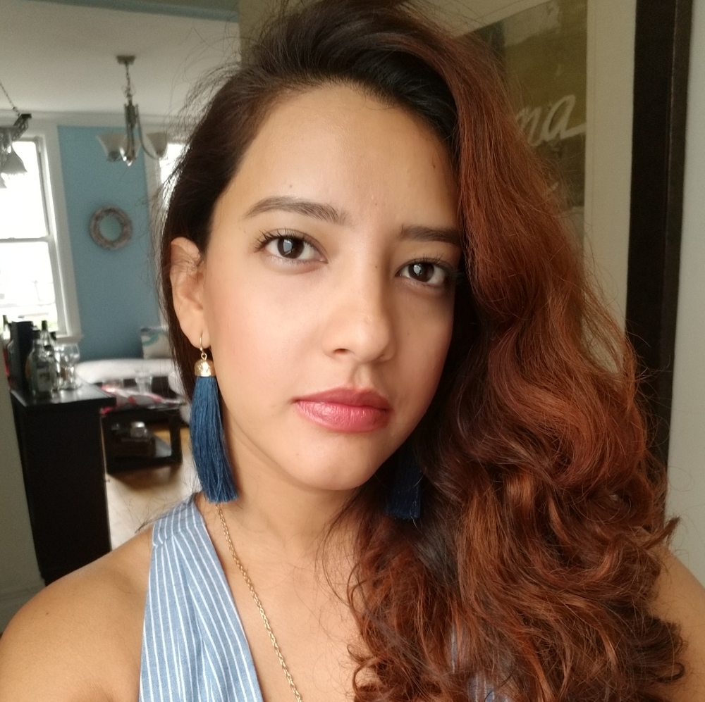 MEET THIS POSH OBSESSED GIRL